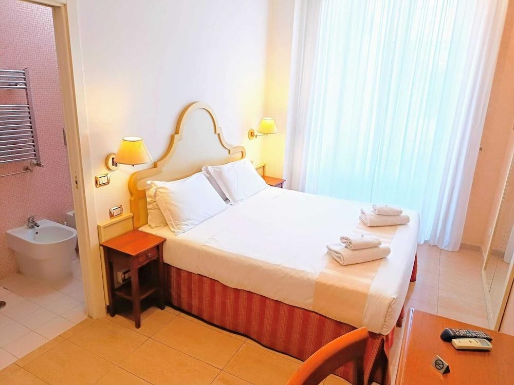 Manin Suites Lt Рим Екстериор снимка