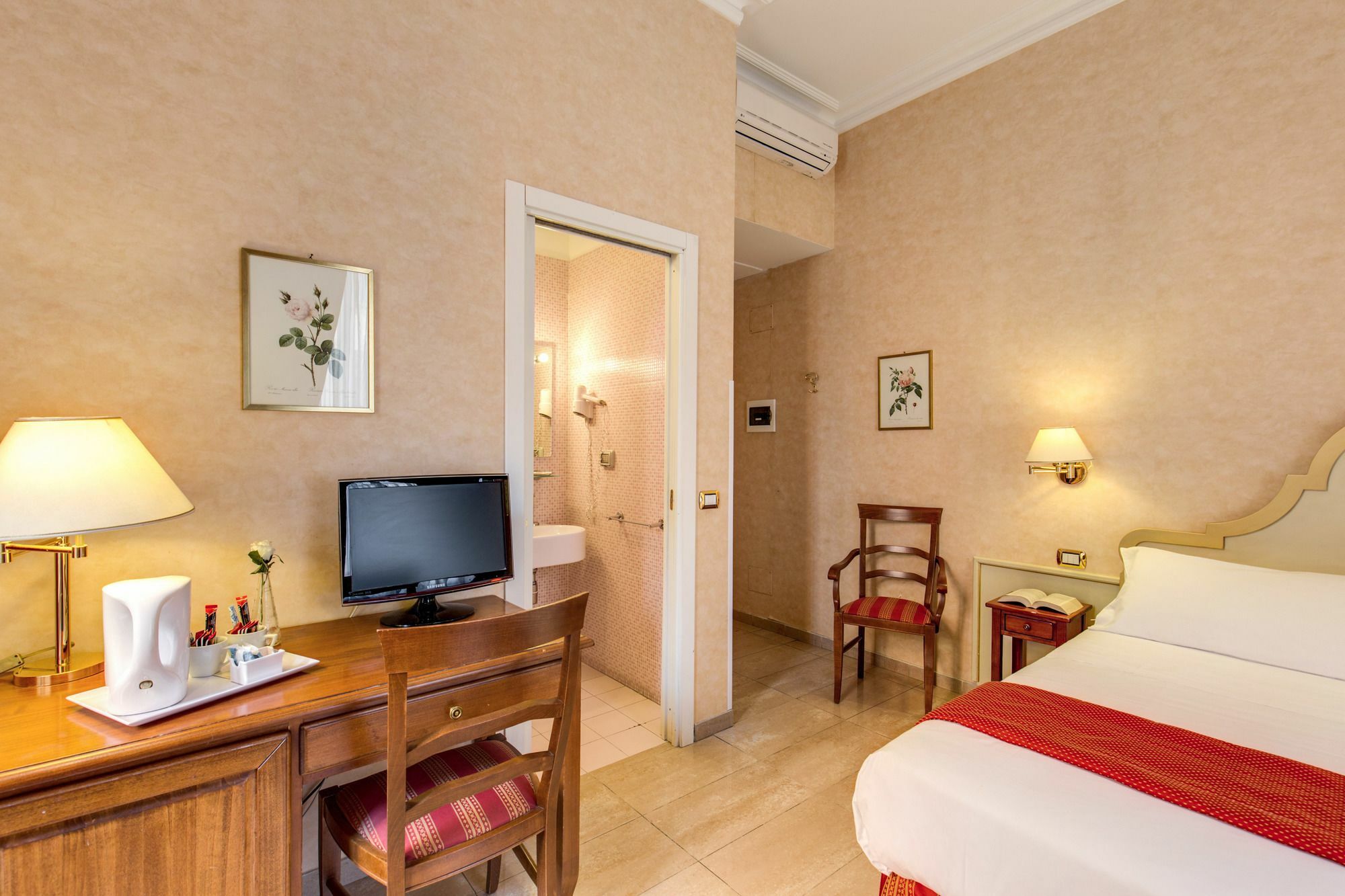 Manin Suites Lt Рим Екстериор снимка